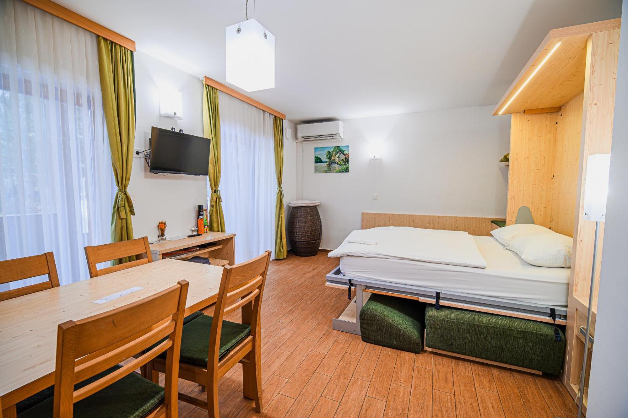 Apartments Maleric With Indoor Pool And Wellness Dragatuš Esterno foto