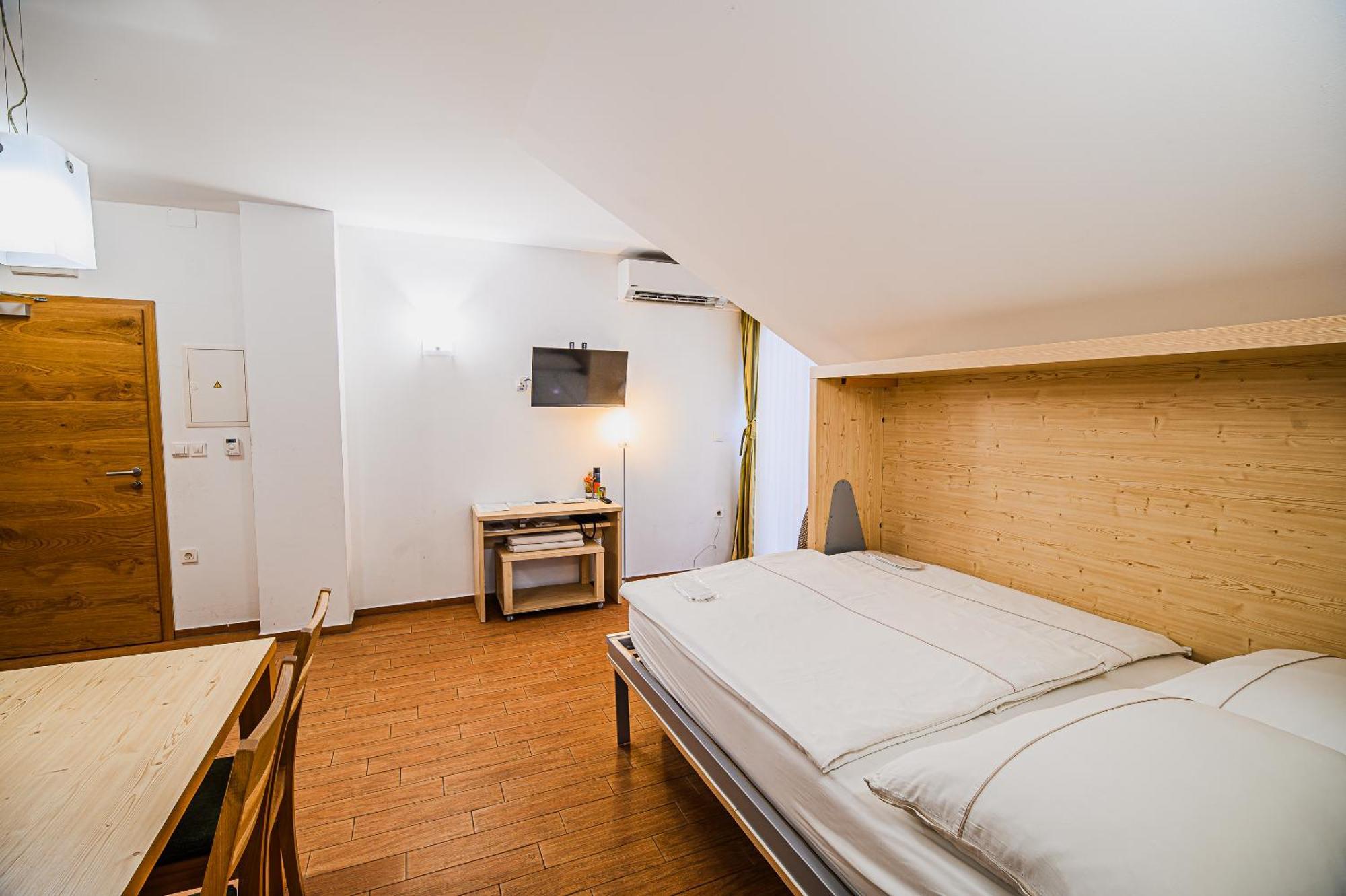 Apartments Maleric With Indoor Pool And Wellness Dragatuš Camera foto