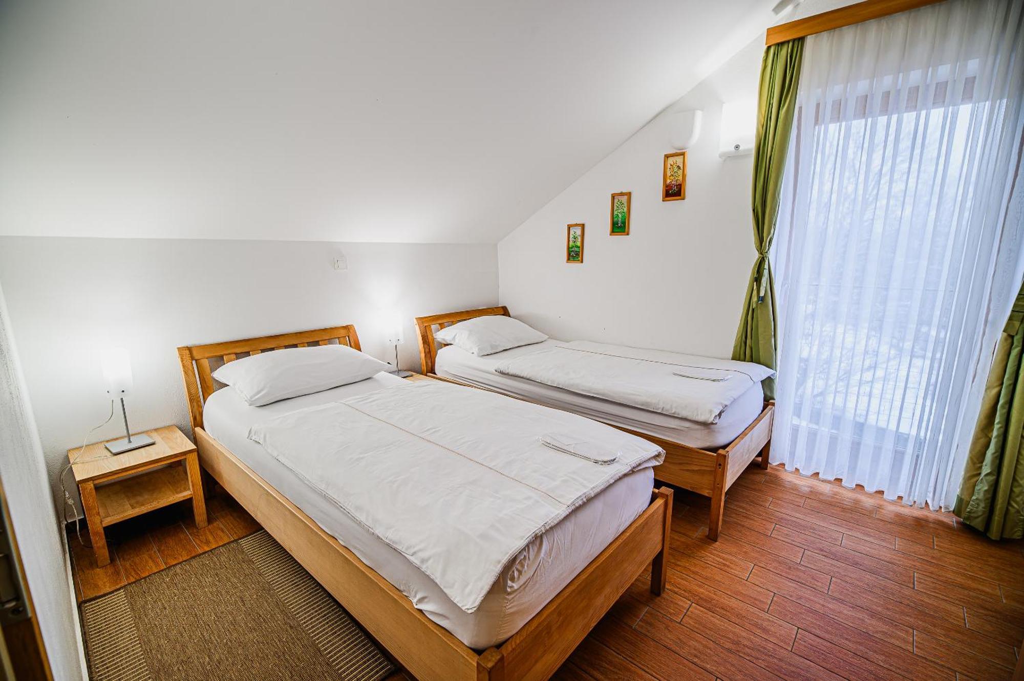 Apartments Maleric With Indoor Pool And Wellness Dragatuš Esterno foto
