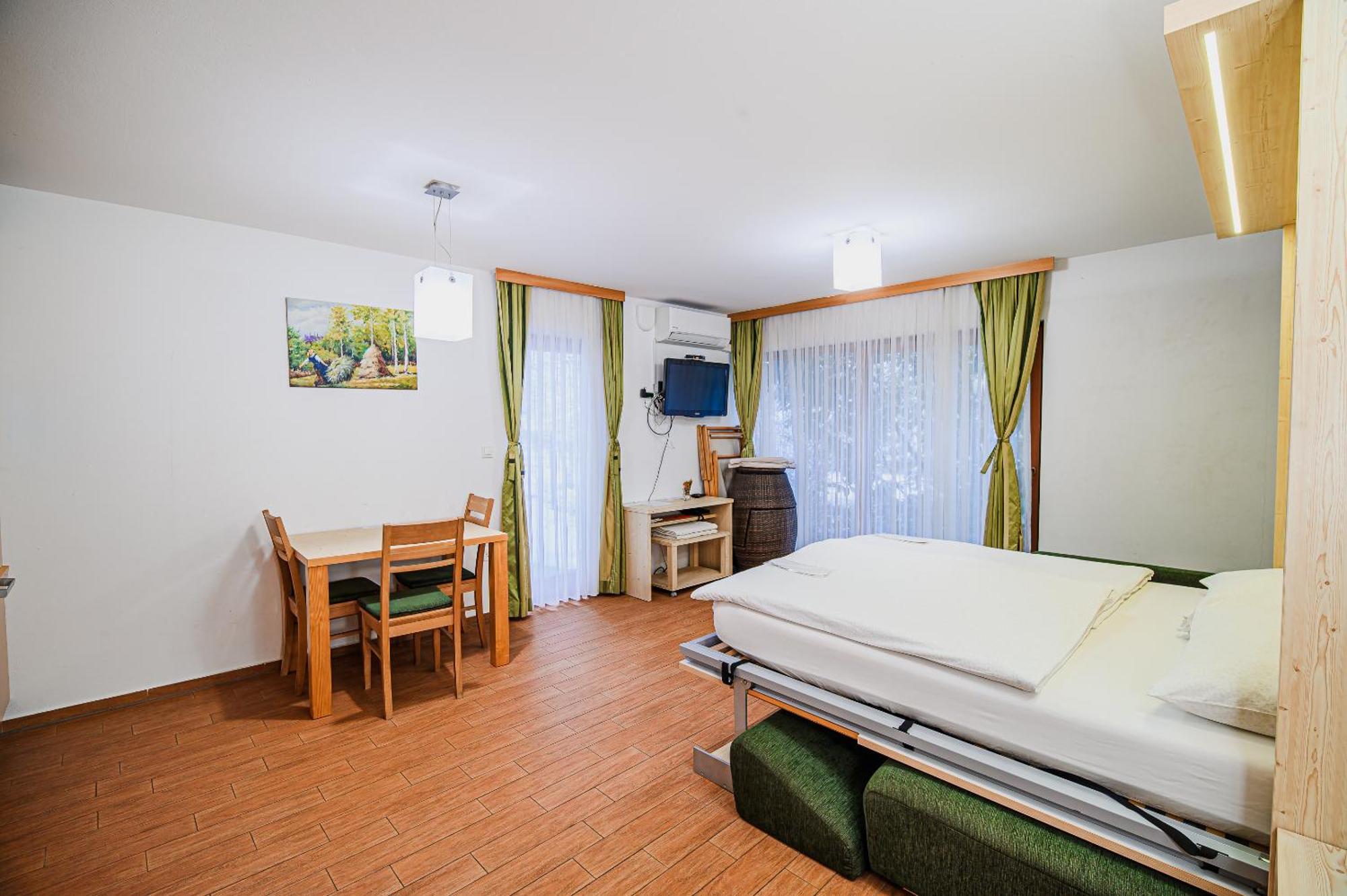 Apartments Maleric With Indoor Pool And Wellness Dragatuš Camera foto